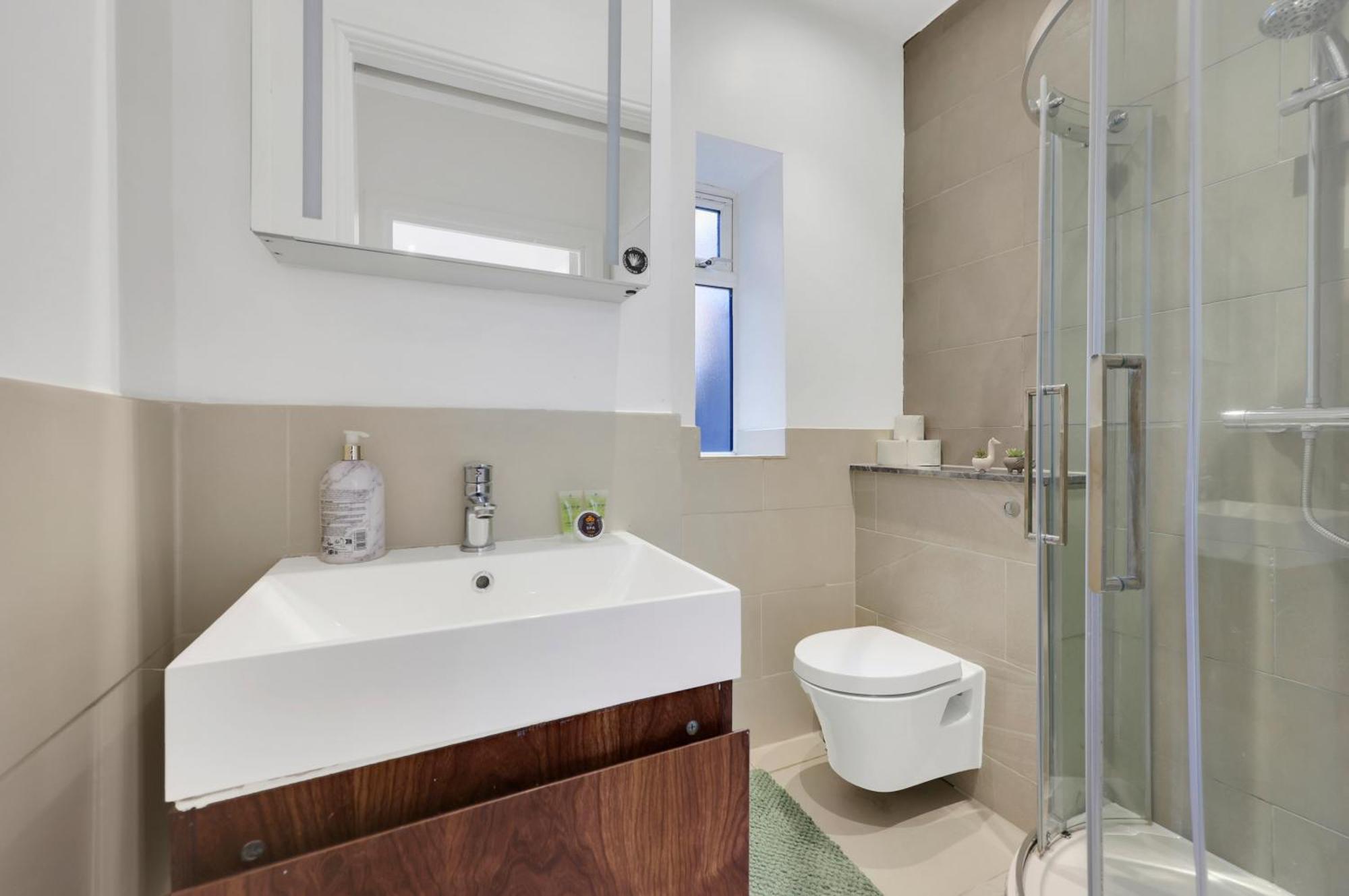 Appartamento 1 Bedroom Short Term & Flexible Renting Hackney With Free Wifi